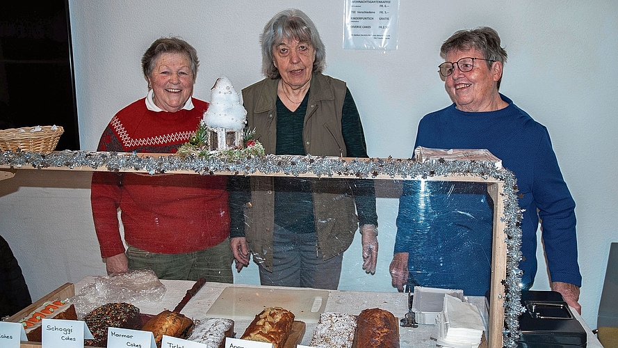 Käthi Schwendimann, Erna Buri und Vreni Schlup (v. l.) betreuen das Café-Stübli der Trachtengruppe. Käthi Schwendimann, Erna Buri und Vreni Schlup (v. l.) betreuen das Café-Stübli der Trachtengruppe.