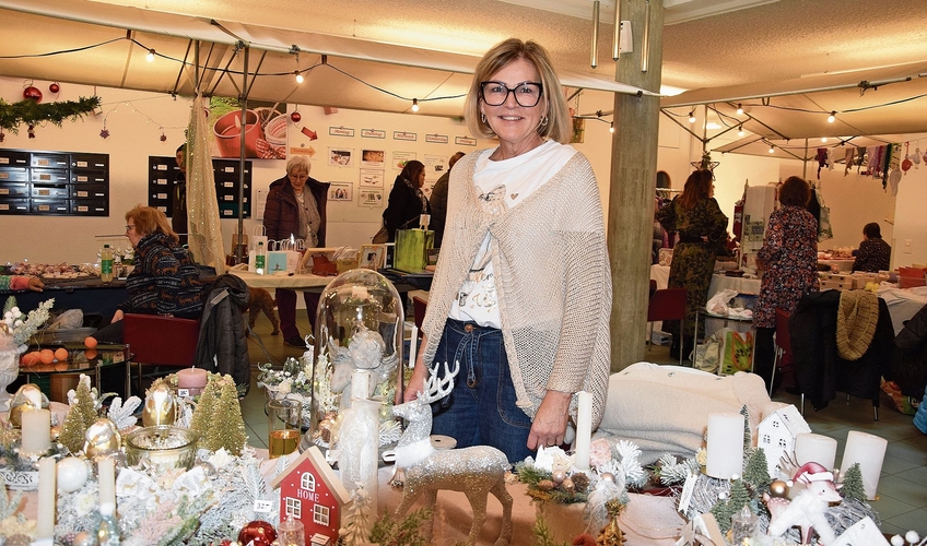 Alles, was glänzt und glitzert, verkauft Silvia von Ballmoos. Alles, was glänzt und glitzert, verkauft Silvia von Ballmoos.