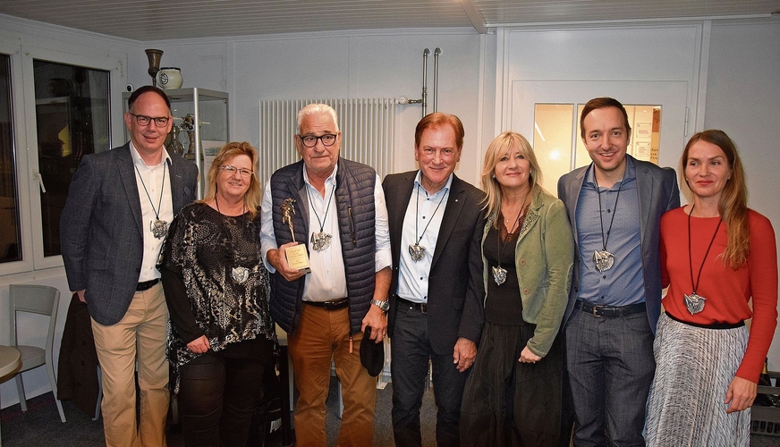 OK mit Preisträger v.l.n.r.: Patrick Meier, Nathalie Schindler, Preisträger Marcel Bolliger, Hubi Bläsi, Lara Näf, Simon Klaus und Sandra Sieber. OK mit Preisträger v.l.n.r.: Patrick Meier, Nathalie Schindler, Preisträger Marcel Bolliger, Hubi Bläsi, Lara Näf, Simon Klaus und Sandra Sieber.