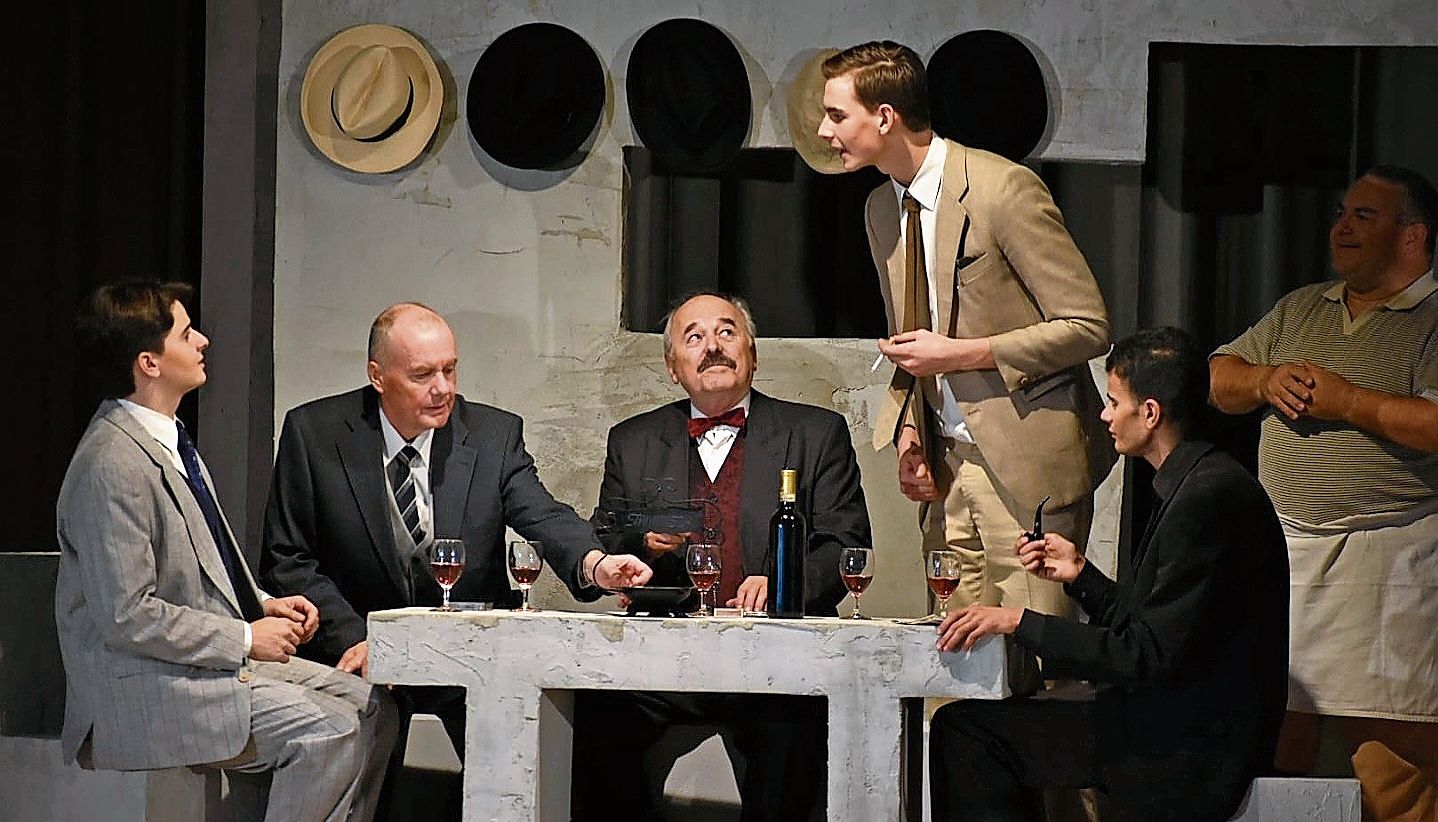 Männerrunde mit dem «Graf» aus Ungarn am Tisch. Männerrunde mit dem «Graf» aus Ungarn am Tisch.