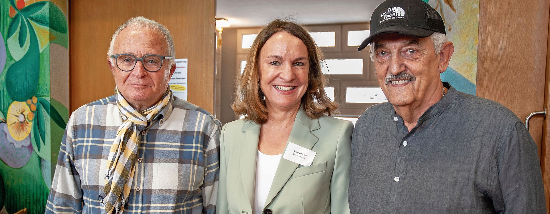 René Wielander und Hans Kachramanow mit Wirtschaftsförderin und neu gewählter Stadtpräsidentin Susanne Sahli. Beide Neuzuzüger fühlen sich in Grenchen gut aufgenommen und schätzen den Anlass sowie die Unterstützung durch die Stadt. René Wielander und Hans Kachramanow mit Wirtschaftsförderin und neu gewählter Stadtpräsidentin Susanne Sahli. Beide Neuzuzüger fühlen sich in Grenchen gut aufgenommen und schätzen den Anlass sowie die Unterstützung durch die Stadt.