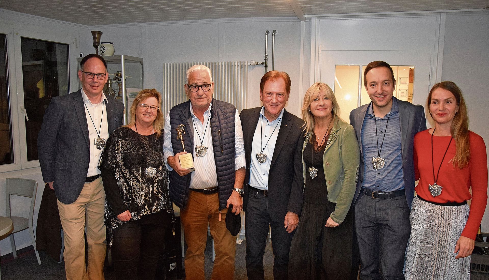 OK mit Preisträger v.l.n.r.: Patrick Meier, Nathalie Schindler, Preisträger Marcel Bolliger, Hubi Bläsi, Lara Näf, Simon Klaus und Sandra Sieber. OK mit Preisträger v.l.n.r.: Patrick Meier, Nathalie Schindler, Preisträger Marcel Bolliger, Hubi Bläsi, Lara Näf, Simon Klaus und Sandra Sieber.