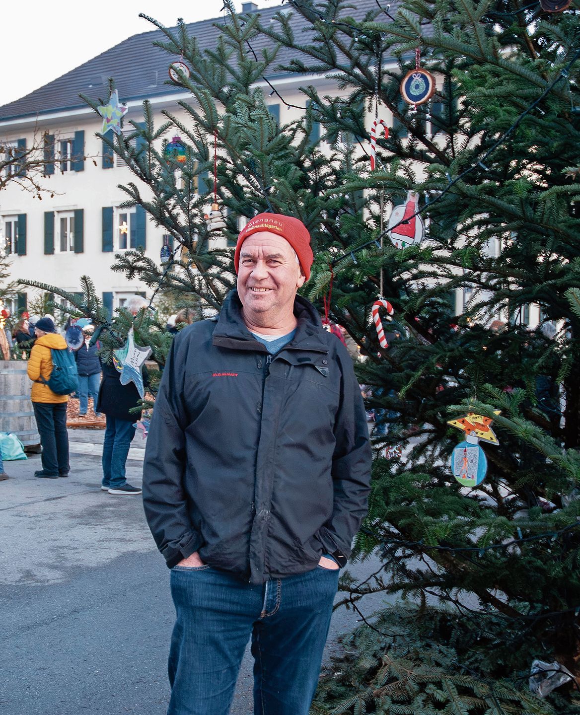 Christian Rüefli ist an der Planung und dem Aufbau des Wintergartens mitverantwortlich. Christian Rüefli ist an der Planung und dem Aufbau des Wintergartens mitverantwortlich.