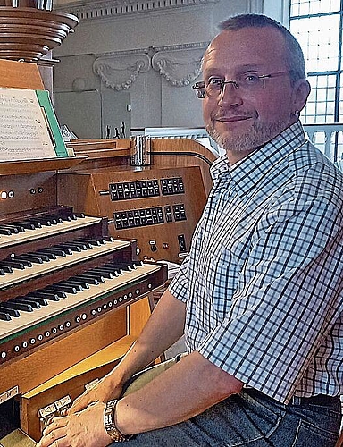 Organist Albert Knechtle spielte zum Abendvesper sechs resonierende Stücke.