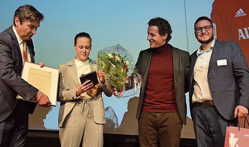 Stadtpräsident François Scheidegger mit Preisträgerin Vanessa Bürki, Ehrengast Marco Wölfli und Daniel Lack (Präsident Arbeitsgruppe Sport).