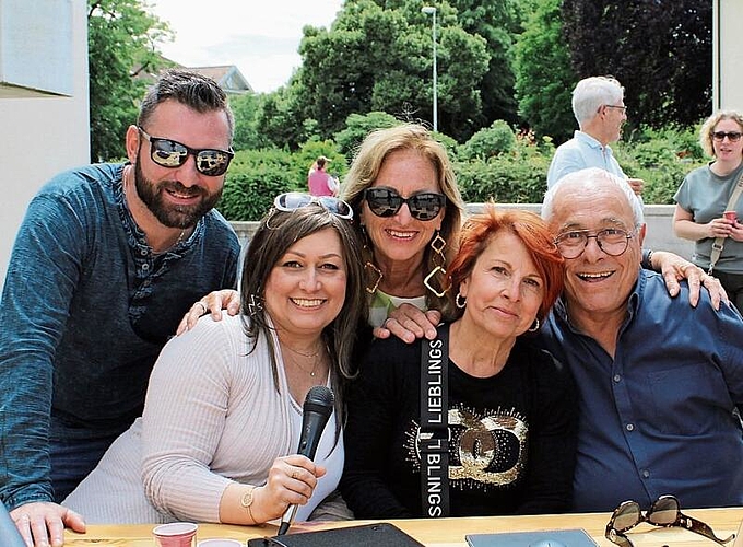 Das Musik-Team im vollen Einsatz: Giovanni Ballerino, Claudie Patane, Sante Gianformaggio, Lidia Giombano und Nicole Sesso.