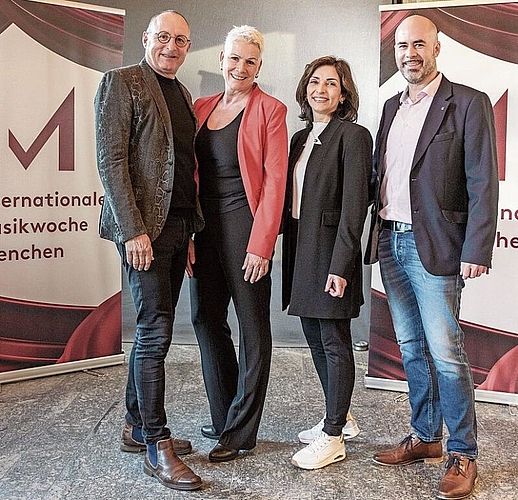 Genossen den ersten IMG-Abend ebenfalls: Mike und Irene Brotschi sowie Nathaly Meier-Moreno mit Gatte und Gemeinderat Matthias Meier-Moreno (von links).