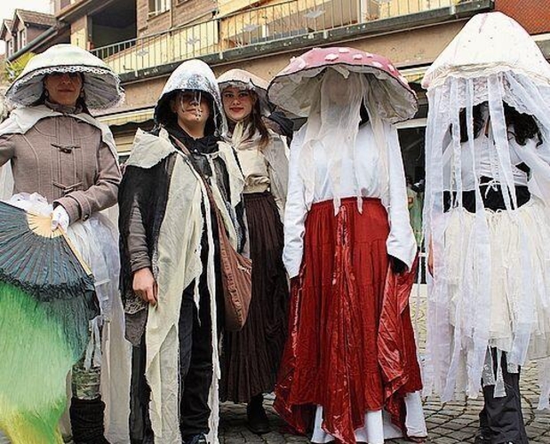 Die Pilzfamilie mit (von links): 
Jessica Reim, Mael Piccapietra, Sarah Donnelly, Selina Schneider und Nayeli Piccapietra.