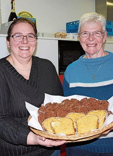 Martina Argenziano mit Mutter Fränzi Meyer, die manchmal beim Backen mithilft.