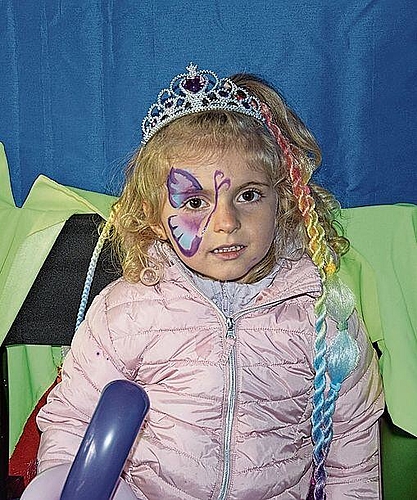 Die Prinzessin der 26. Chürbisnacht in Grenchen ist geschminkt und gekrönt.