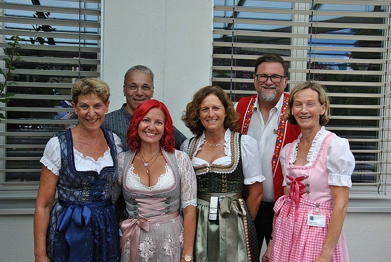 Sonja Brugger (Gesamtleiterin), Jessica Leins (Leitung Pflege AZW), Nicole Marti (Leitung Pflege AZT), Andrea Rasch (Leitung Gastro) von links, mit Manuel Christen (Technischer Dienst) und Stefan Roos.