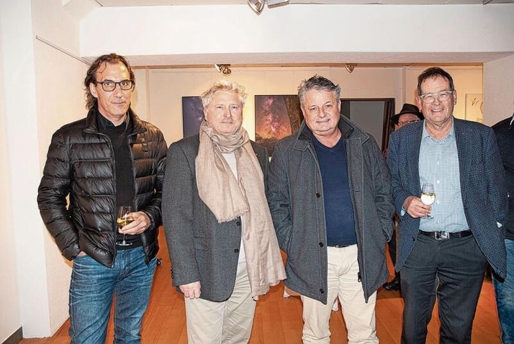 Vernissagegäste aus Grenchen und Solothurn (von links): Marco Crivelli, Patrick Crausaz, Andreas Kummer und Andreas Eng, Staatsschreiber des Kantons Solothurn.