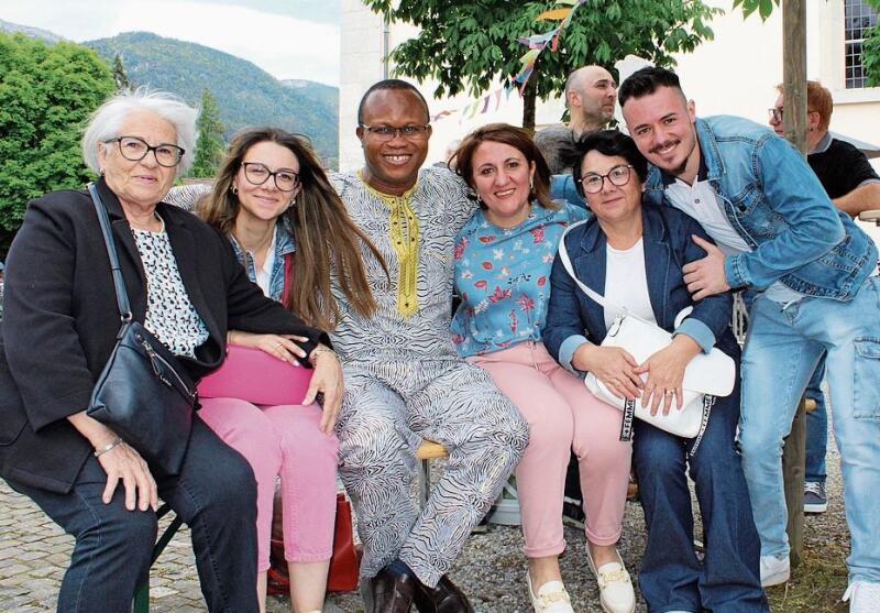 «Ein wundervolles Fest!», finden Oèdéla Mazzarotto, Debora Timpano, Sylwester Ihuoma, Antonella Timpano, Asbeuo Loueetta und Giuseppe Timpano.