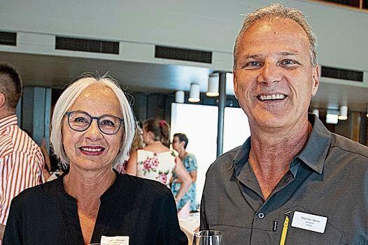 Beatrix Imboden (HWS-Lehrperson Sek I, links) und Stephan Saner (Lehrperson Kastels).