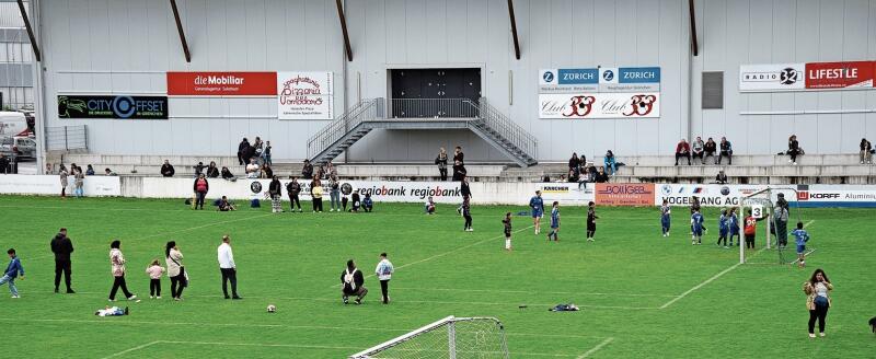 Hochbetrieb am Schülerturnier im Stadion Brühl.