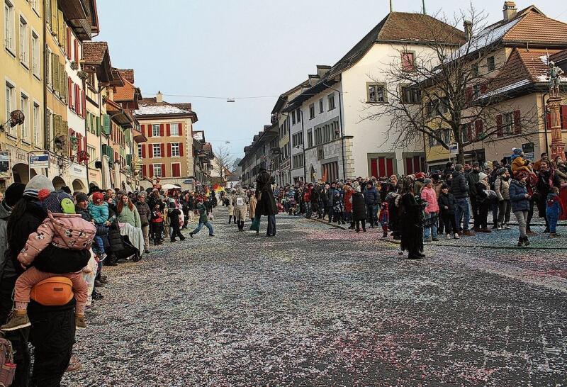 Eine märchenhafte Kulisse für die traditionelle Bürener Fasnacht zum Neujahrsauftakt. Bilder: Anna Gähler