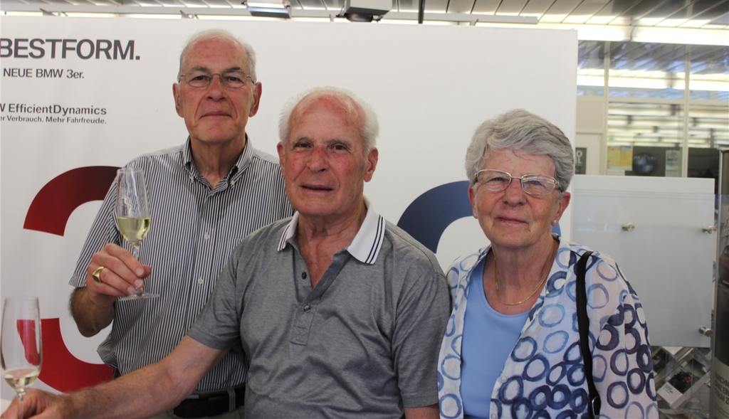 Roland Moser mit Kurt und Irene Senn aus Grenchen.
